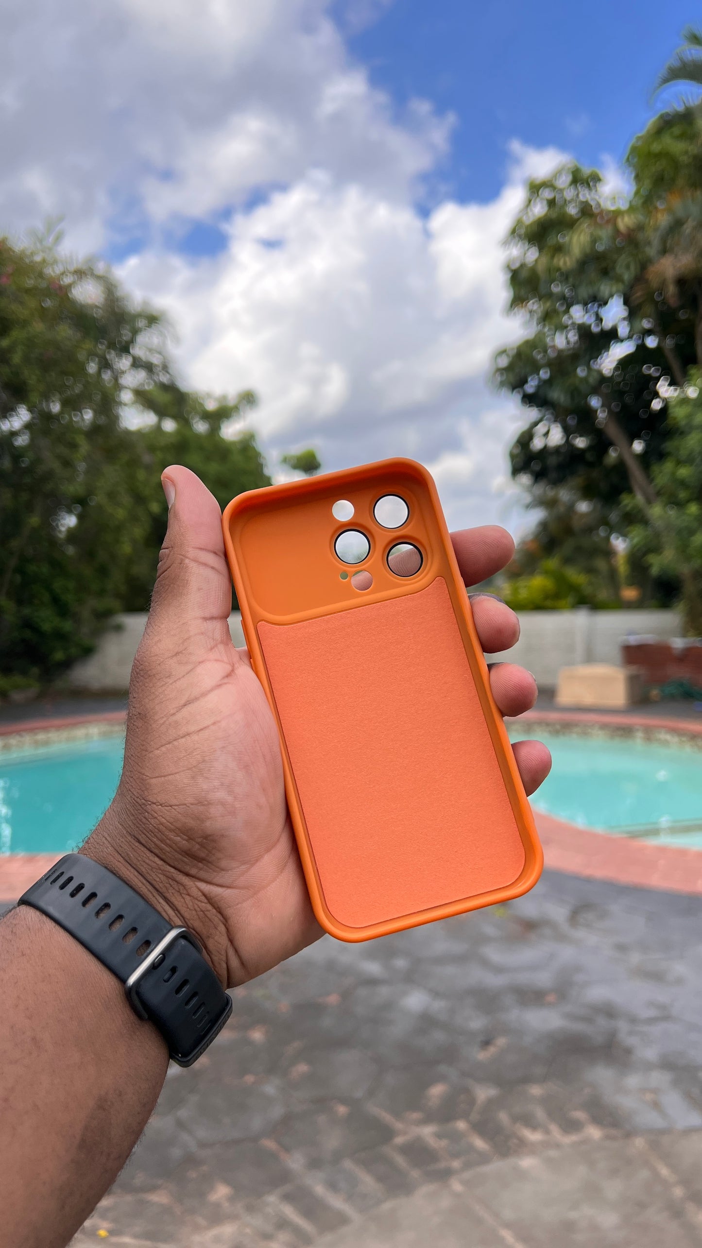 PREMIUM SILICONE CASE(looks like iphone 17)